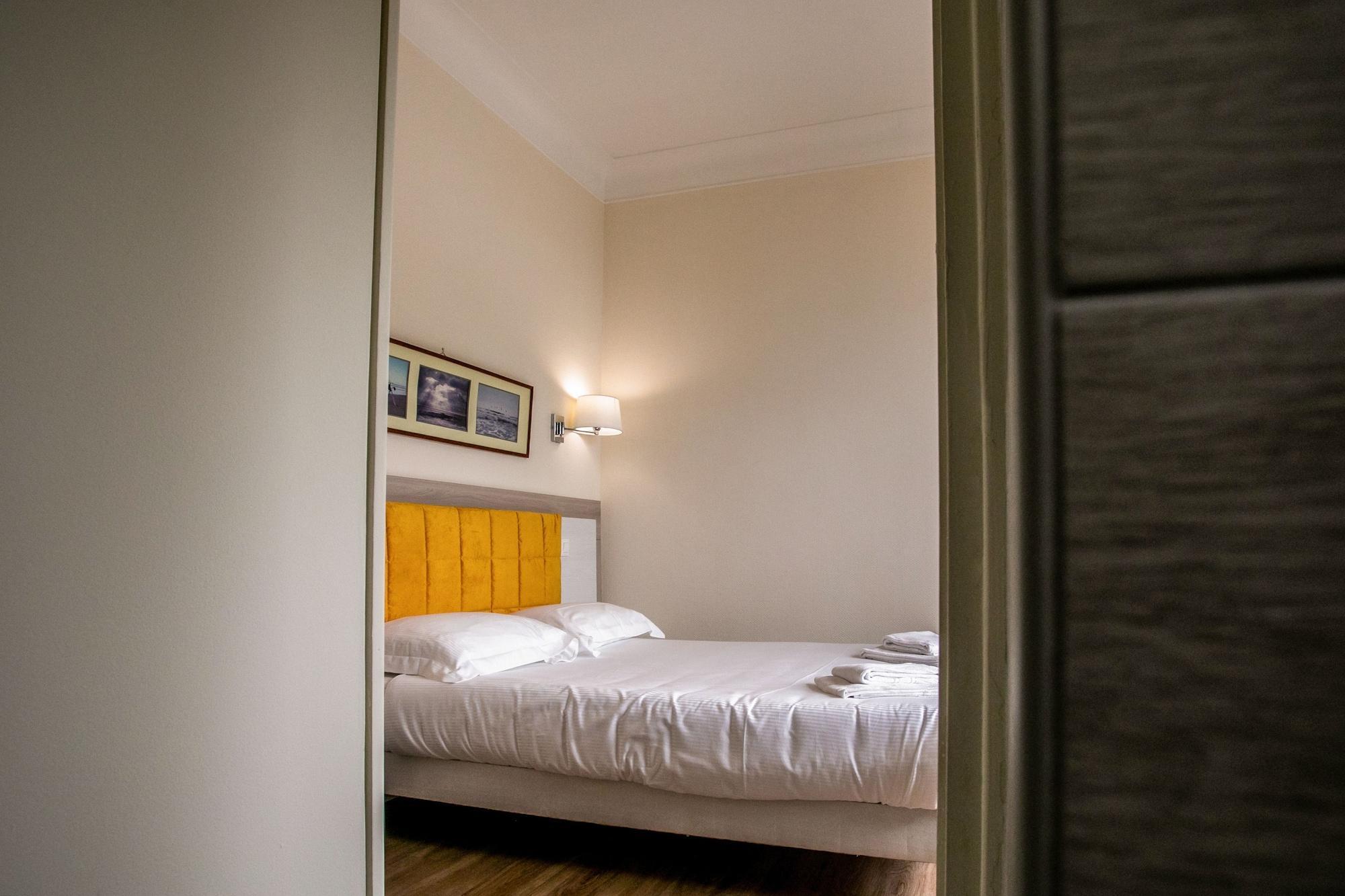 Hotel Le Dauphin Ментона Екстериор снимка