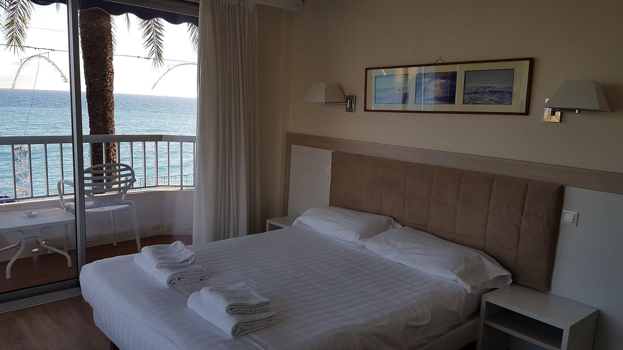 Hotel Le Dauphin Ментона Екстериор снимка